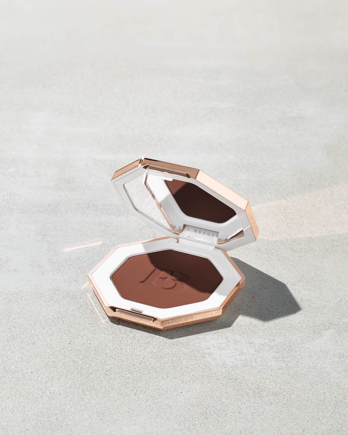 Sun Stalk'r Instant Warmth Bronzer — Mocha Mami