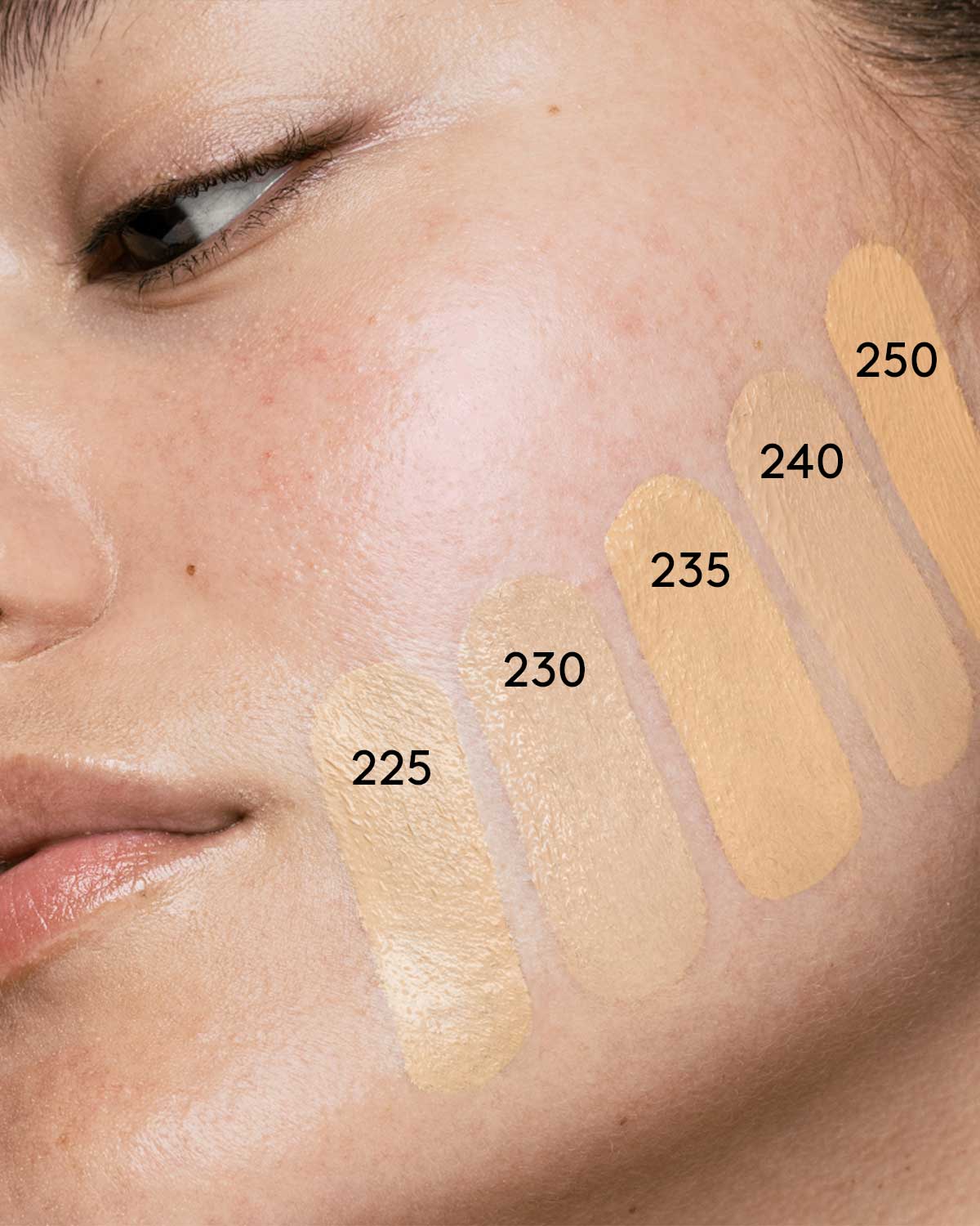 Soft'lit Naturally Luminous Longwear Foundation — 225